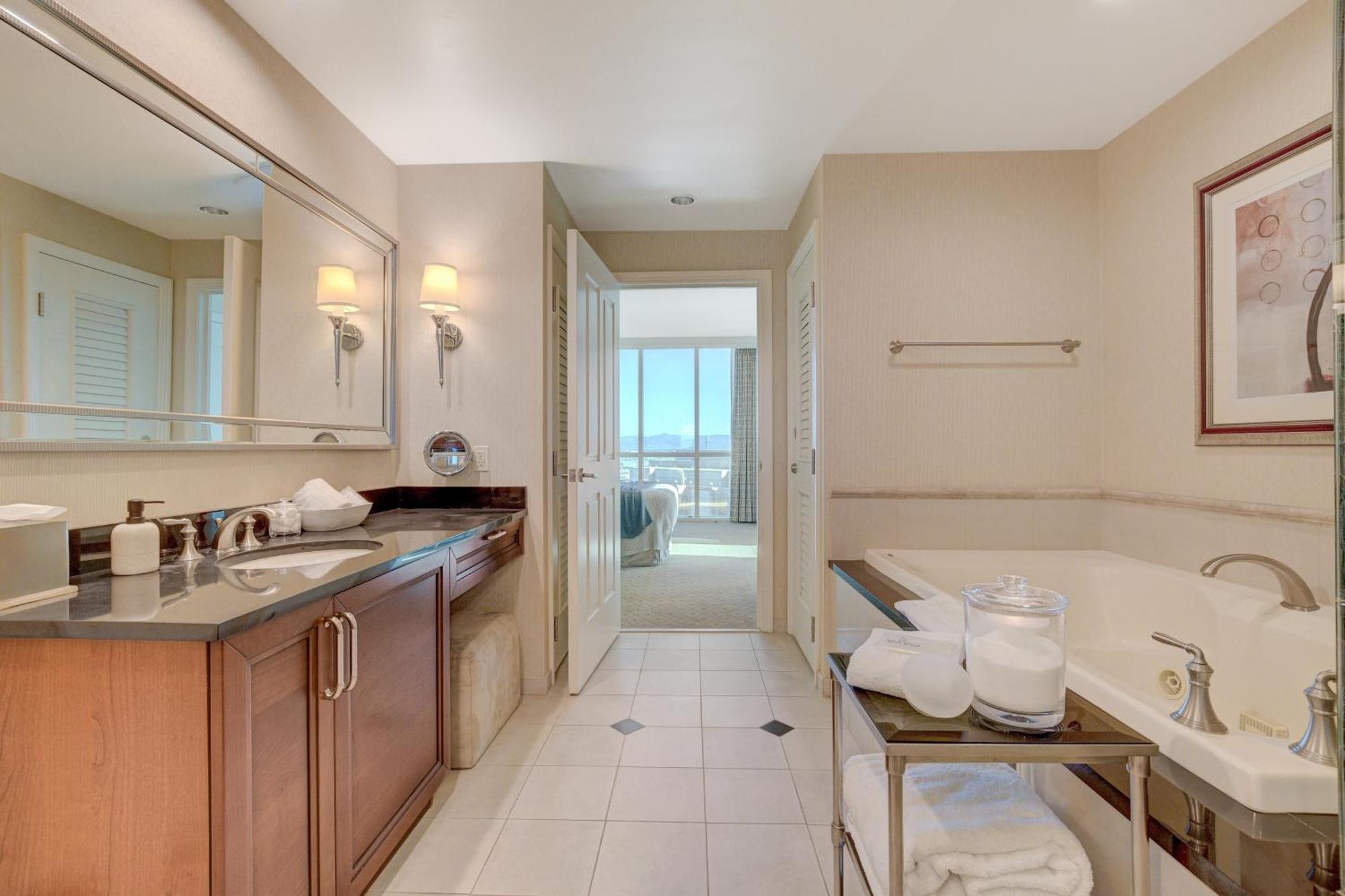 لاس فيغاس Luxurious 1 Bd/2Bth Premium Suite Mgm Signature W/Balcony المظهر الخارجي الصورة